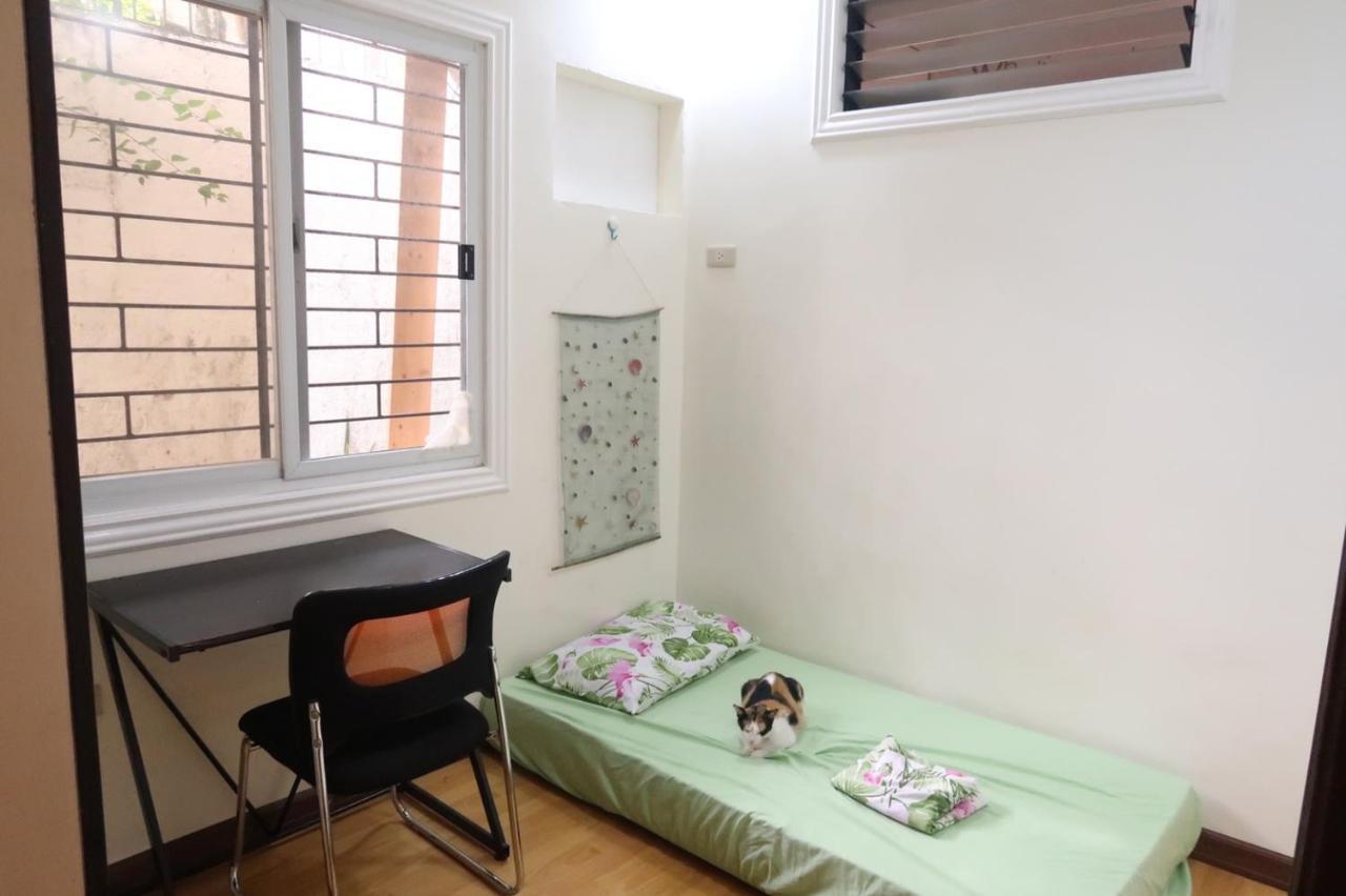 Cat Japanese Only At Uh Huh House Hostel Cebu Bagian luar foto